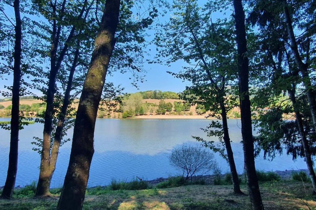 Joli Gite Rural Dans Un Havre De Paix Saint-Bonnet-le-Troncy エクステリア 写真