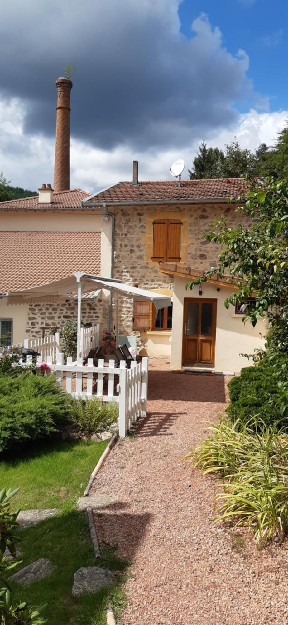 Joli Gite Rural Dans Un Havre De Paix Saint-Bonnet-le-Troncy エクステリア 写真