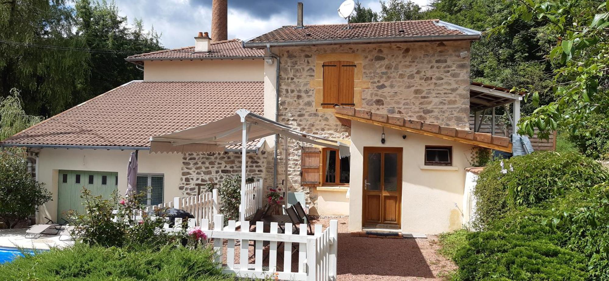 Joli Gite Rural Dans Un Havre De Paix Saint-Bonnet-le-Troncy エクステリア 写真
