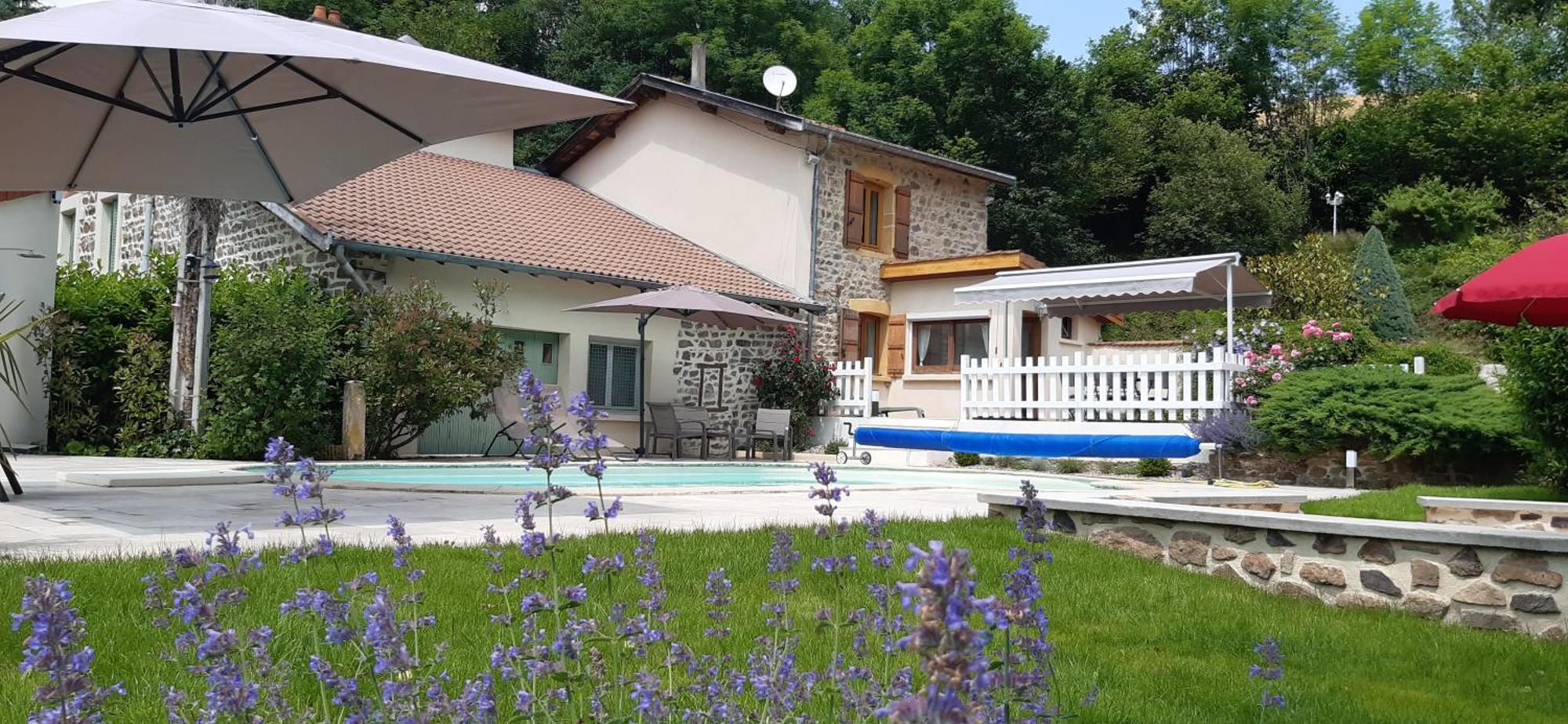 Joli Gite Rural Dans Un Havre De Paix Saint-Bonnet-le-Troncy エクステリア 写真