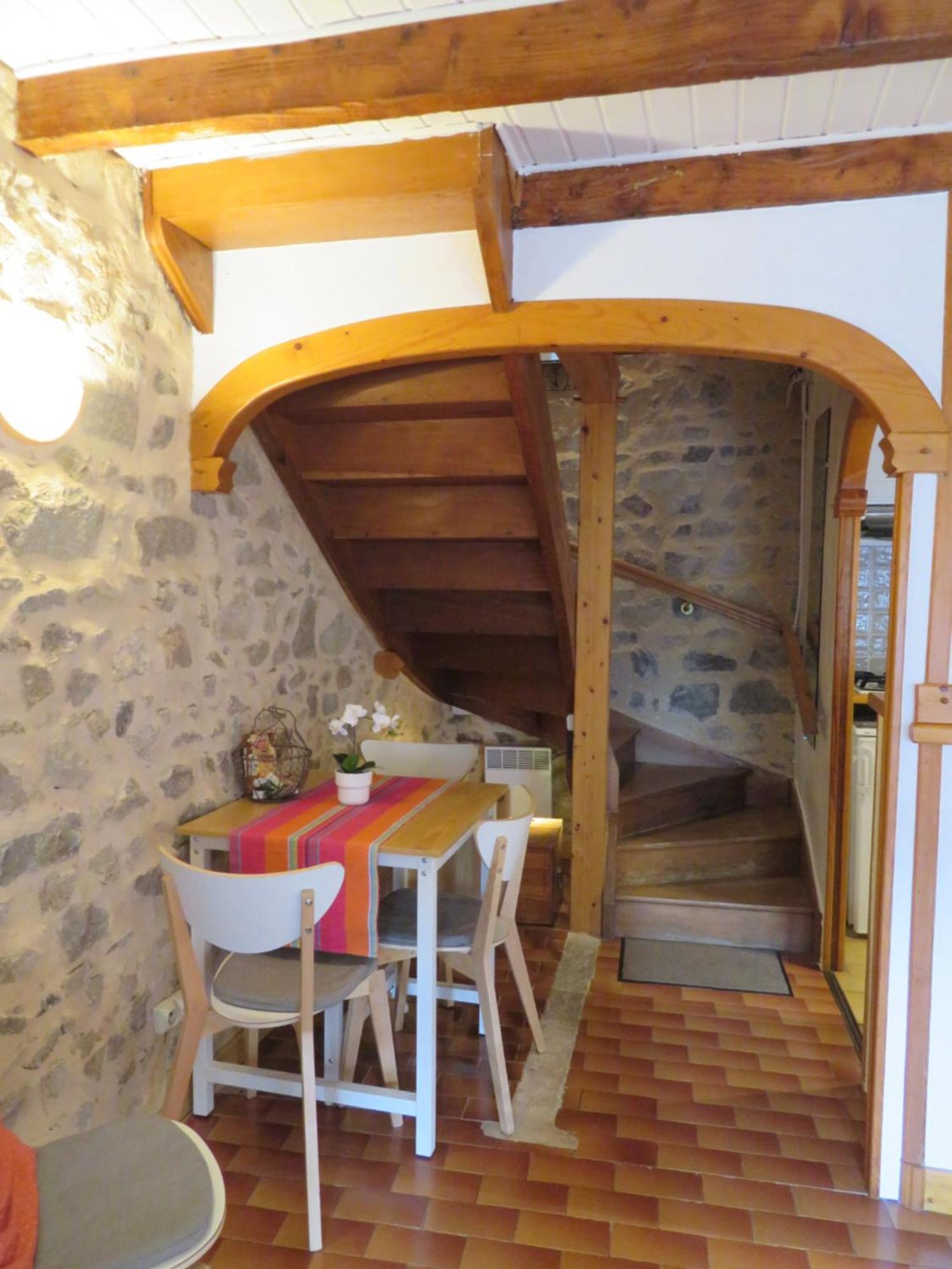 Joli Gite Rural Dans Un Havre De Paix Saint-Bonnet-le-Troncy エクステリア 写真